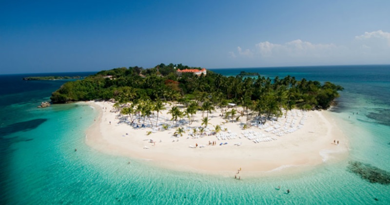 Cayo Levantado island beach